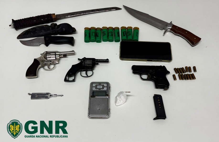 Monte Gordo — Detido por tráfico de estupefacientes e apreensão de armas



