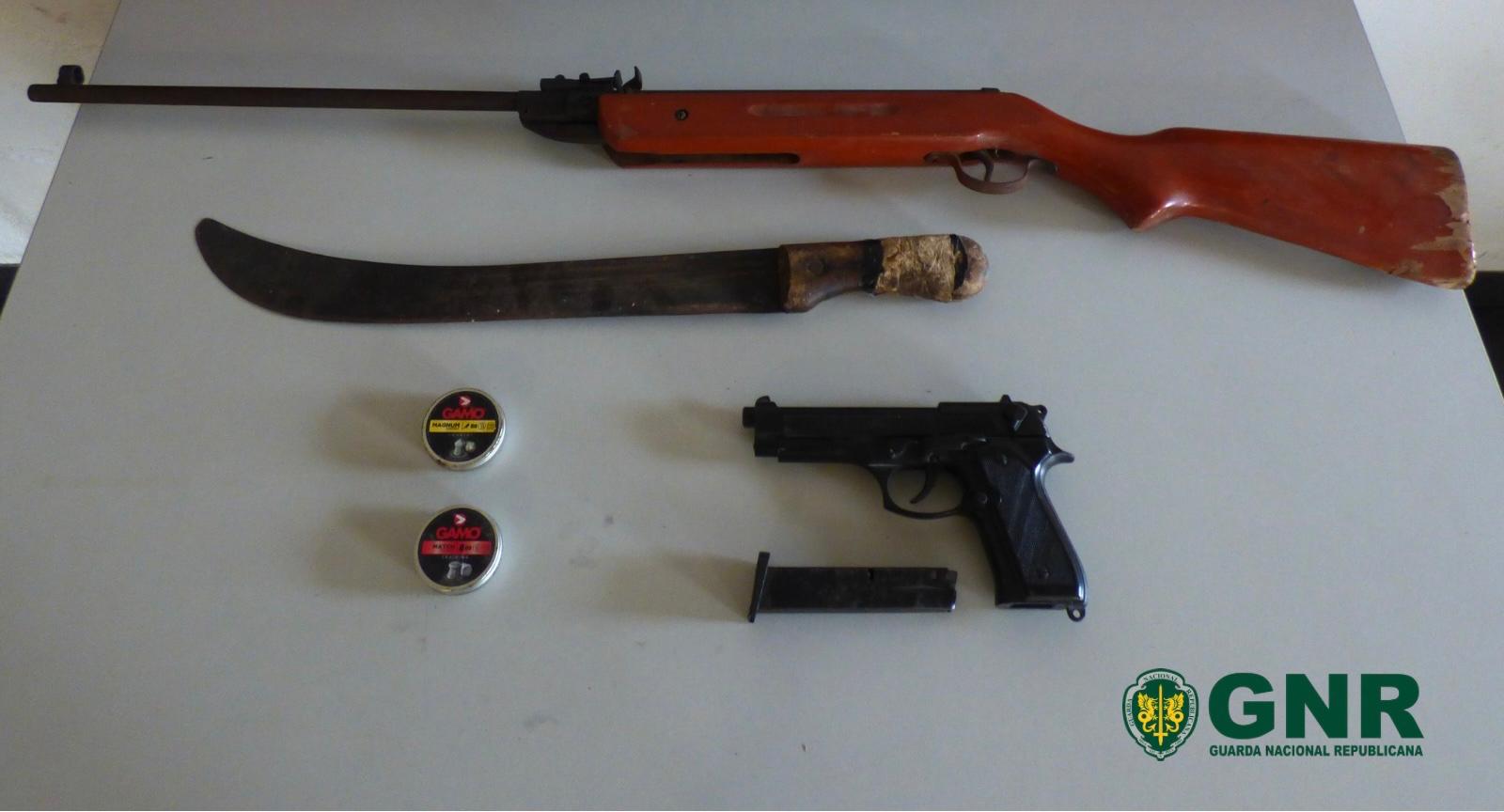 Foto de Anadia – Detenção por posse ilegal de armas
