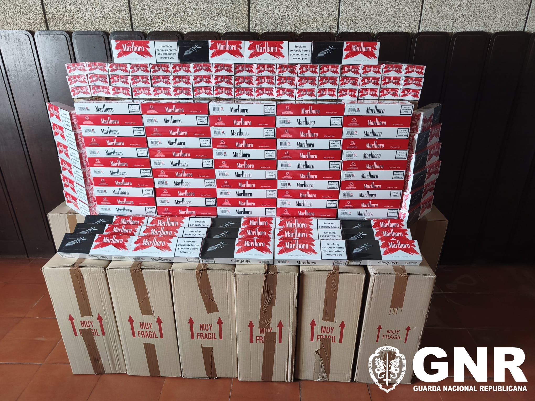 Guimarães – GNR detém suspeito e apreende 230 mil cigarros