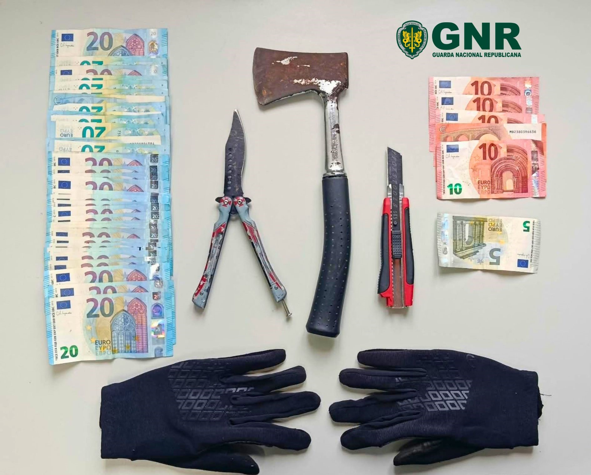 Almada – Detido por detenção de armas proibidas