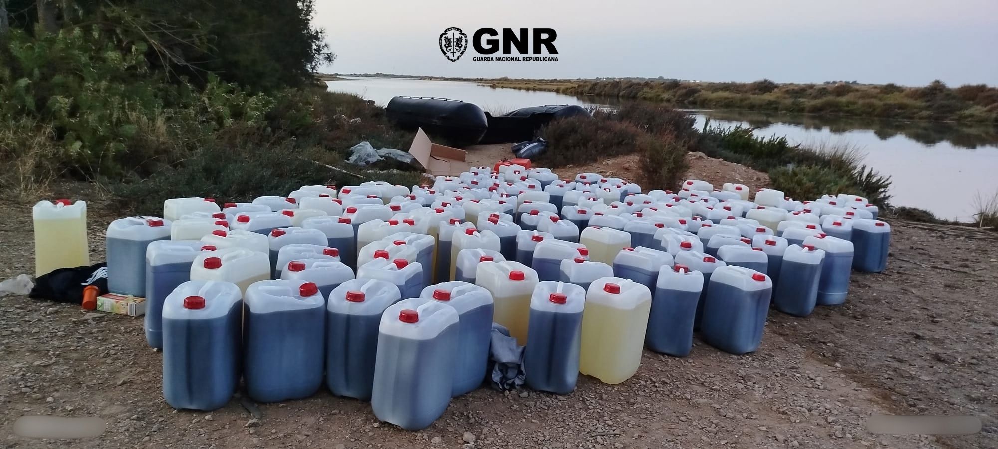 Tavira – 3 600 litros de combustível e uma embarcação apreendidos
