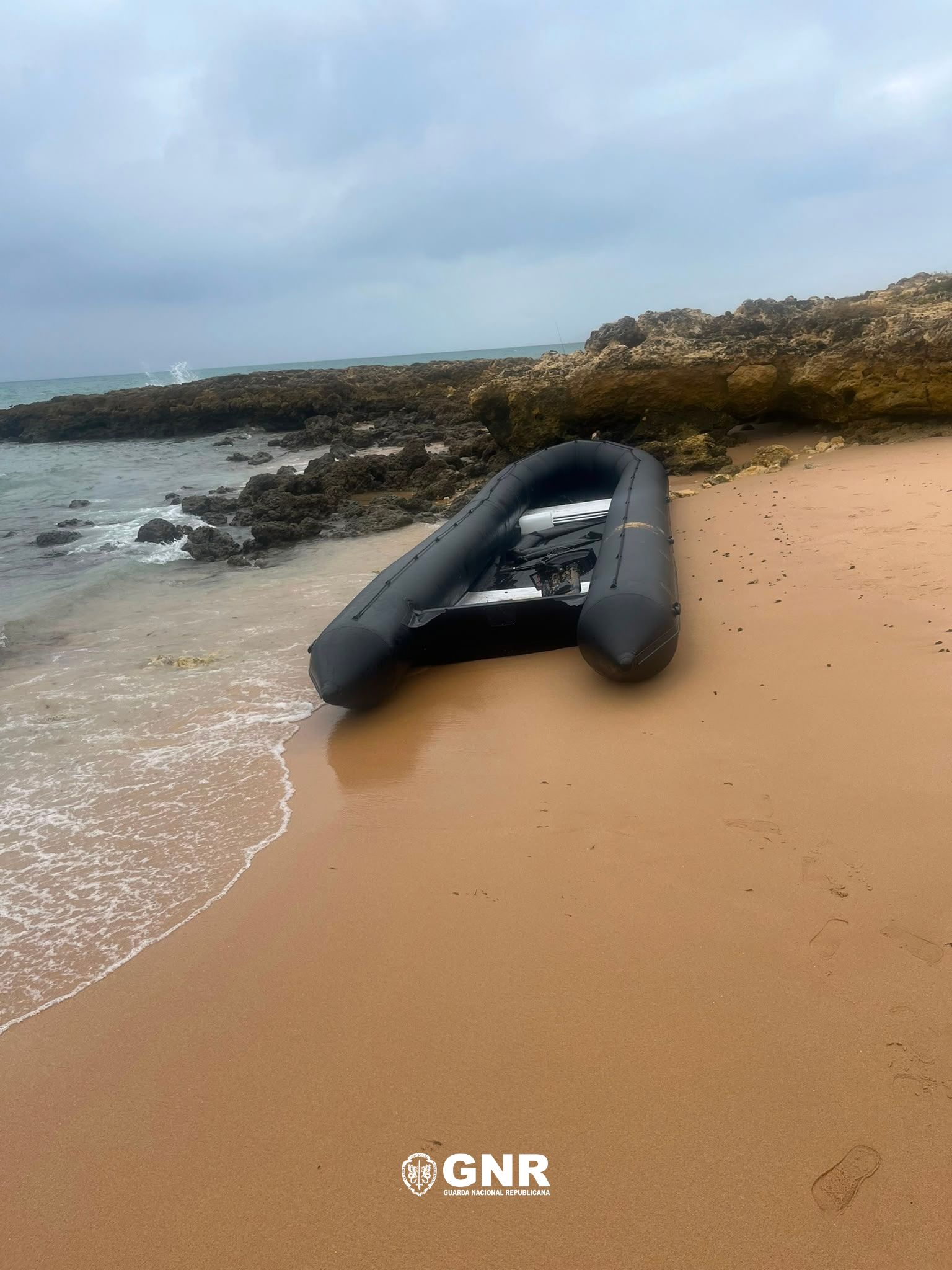 Albufeira - 3400 litros de combustível e 1 embarcação apreendidos